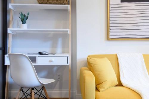 69-5A Celebrate the Season Modern Lower East Side 1BR Apt, New York (photo 10)