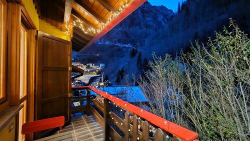 Surrounding environment, Casa vacanza Alla Cascata Weekend romantico e vacanze relax nelle Orobie in Branzi