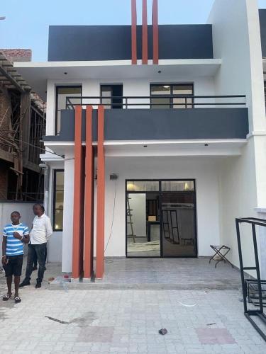 One-Bedroom Apartment image 5