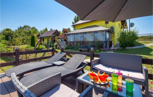 حديقة, Nice Home In Plaski With House A Panoramic View in Plaski