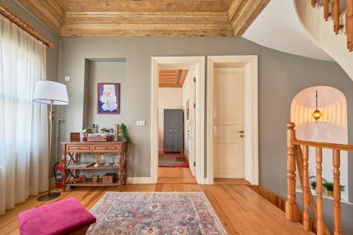 Nostalgic & Comfortable Historical Home! - image 12