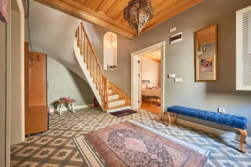 Nostalgic & Comfortable Historical Home! - image 10