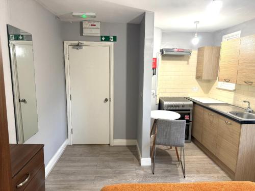 Central London Private Bedrooms in Finsbury Park Station 2