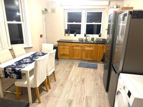 Central London Private Bedrooms in Finsbury Park Station 4