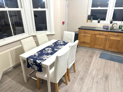Central London Private Bedrooms in Finsbury Park Station 5