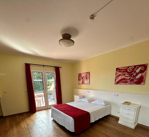 2 twin beds