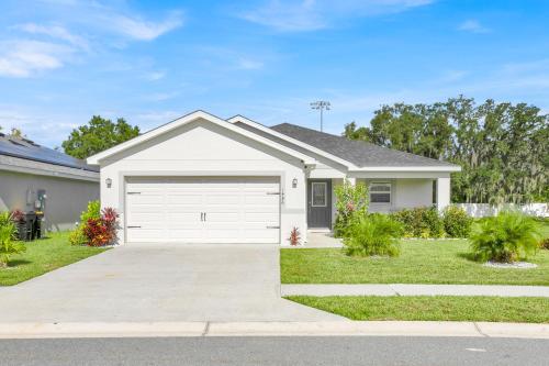 3BR House with Backyard & access to Auburndale Trail 3BR House with Backyard & access to Auburndale Trail