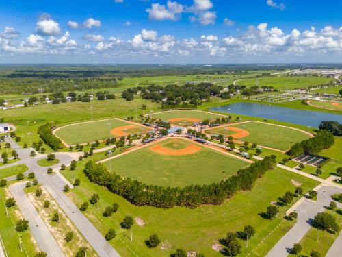 3BR House with Backyard & access to Auburndale Trail 3BR House with Backyard & access to Auburndale Trail