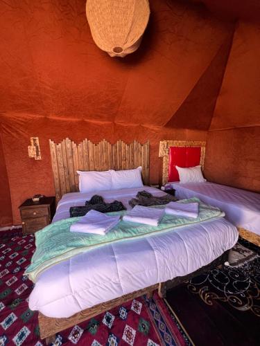 1 queen bed, 2 twin beds