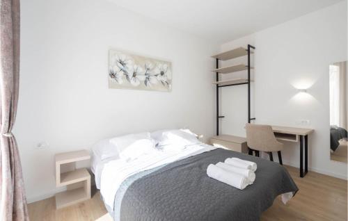 Stunning Apartment In Split With Wifi, Сплит (фото 11)