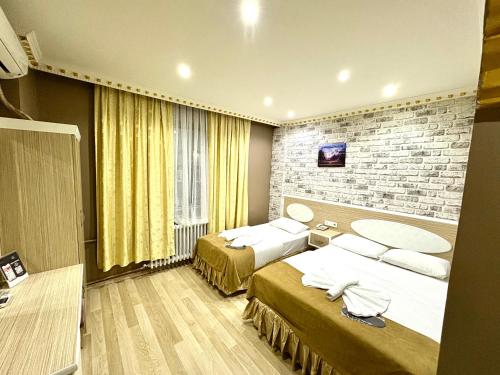 Standard Double Room image 10