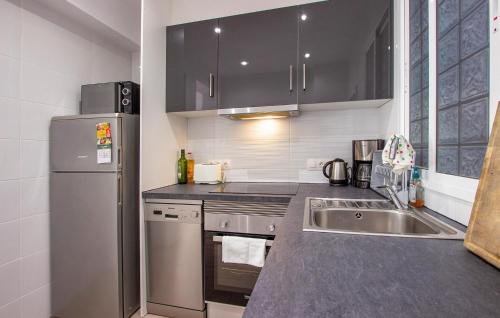 Three-Bedroom Apartment image 9