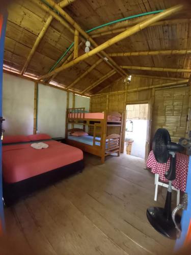 2 bunk beds