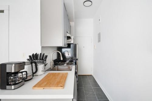 74-3C New Studio in Prime UWS - GYM In Building, New York (photo 7)