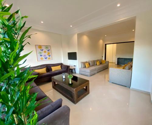 wspólne pomieszczenie/salon TV, Appartement Vue Panoramique sur la siesta plage WELCOME STAY in Mohammedia