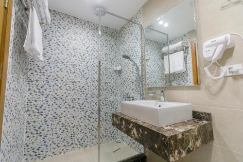 Tiye Pyramids Hotel - image 5