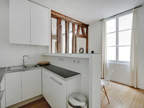Elegance & Parisian charm in heart of Rive Gauche - image 3