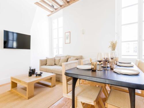 SUPERB apartment in the heart of the Marais - image 12