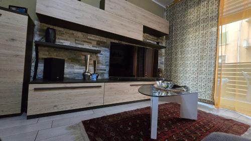 VARESE PRIME - Air Conditioning, 2 parking, 2 baths, City Centre, 200 mt Villa Esengrini Montalbano, NO Keybox gîte à louer Induno Olona