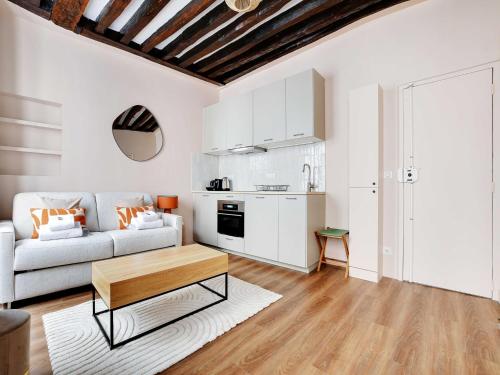 Charming studio- 2P- Le Marais - image 4