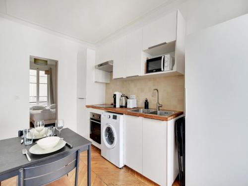 Charming flat near Grands Boulevards - image 7