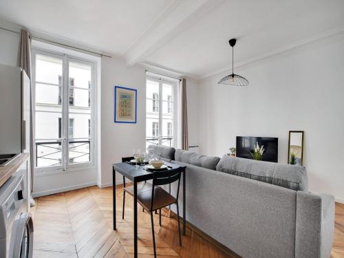 Charming flat near Grands Boulevards - image 5