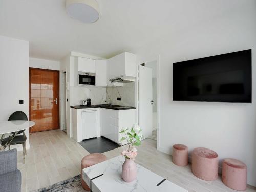 Charming apartment near TROCADERO - Mobility lease - image 3
