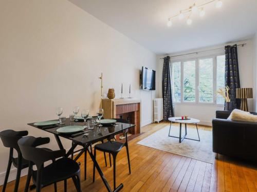 Cosy apt with balcony -3BR-4P- Place des Ternes, Paris (photo 8)
