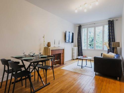 Cosy apt with balcony -3BR-4P- Place des Ternes, Paris (photo 10)