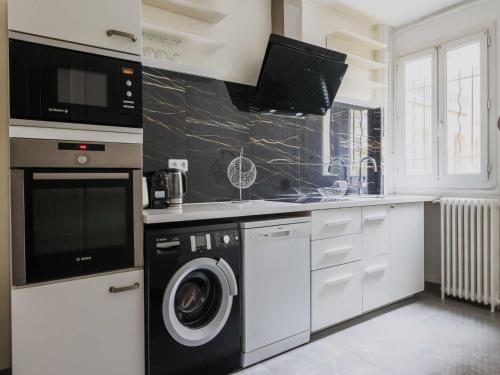 Cosy apt with balcony -3BR-4P- Place des Ternes, Paris (photo 7)
