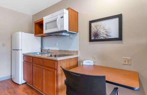 WoodSpring Suites Colorado Springs - image 10