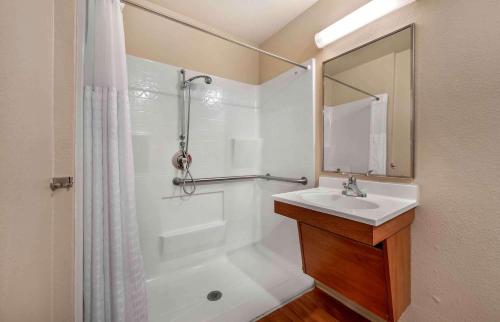 WoodSpring Suites Colorado Springs - image 13