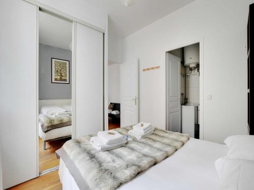 Intimate cocoon near Place des Vosges Bastille - image 8