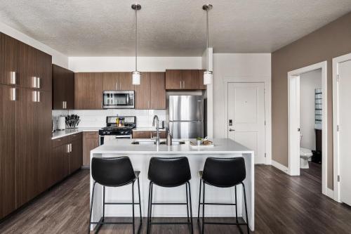 Boutique 1BR near Convention Center - Pool,Htub,Gym Boutique 1BR near Convention Center - Pool,Htub,Gym