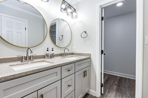 Beautiful recently updated 3bed and 2bath ranch