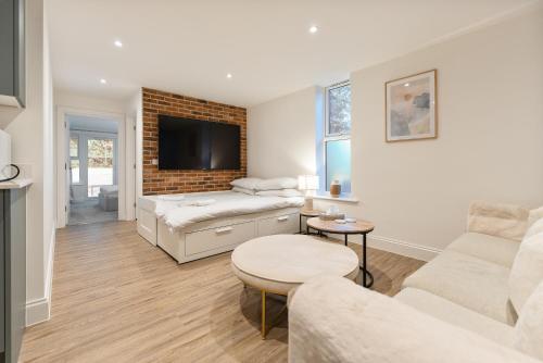 One-Bedroom Apartment with Garden image 10