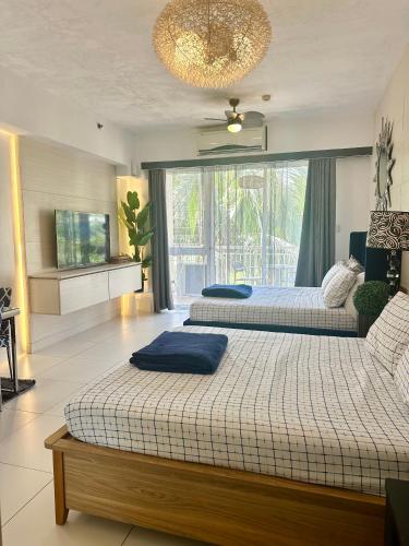 215 Carola B - Pico de Loro, Naic