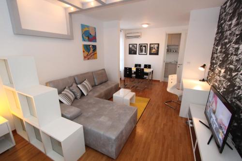 New Belgrade apartment Neven - image 2