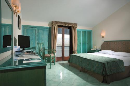 Double or Twin Room with Sea View