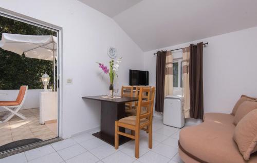 2 Bedroom Lovely Apartment In Zuljana in Zuljana