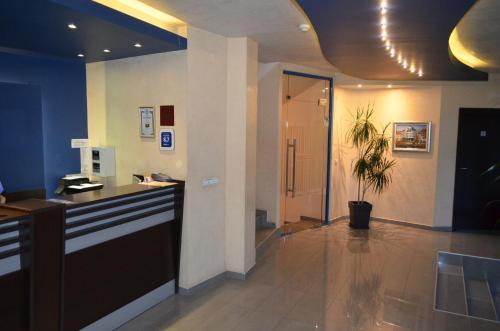 Riverside Hotel - image 7
