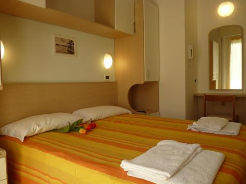 Quadruple Room with Sea View image 2