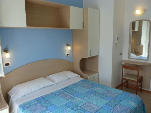 Quadruple Room with Sea View image 4