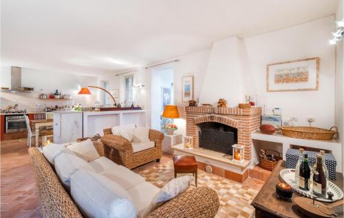  Stunning Home In Montalto Di Castro in Montalto di Castro