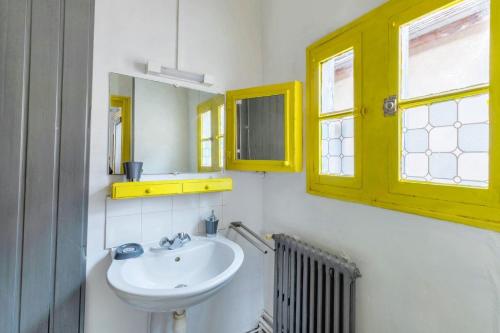 Баня, Appartement moderne à Sens + 45m² + Parking (Appartement moderne a Sens + 45m² + Parking) in Sens