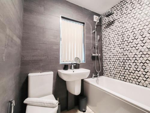 Spacious 3 Bedroom Home - Near Nec, Birmingham Airport & Solihull, Birmingham (fotografie 3)