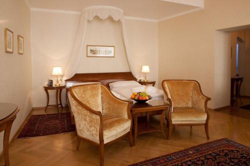 Superior Double Room image 7
