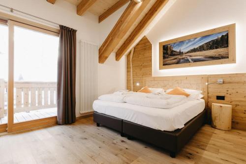 1 king bed, 1 sofa bed