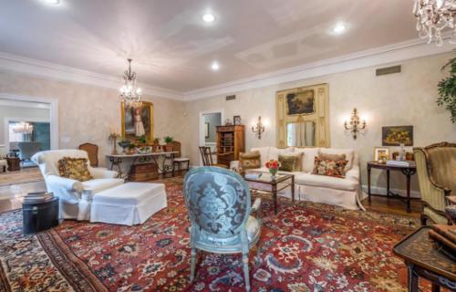 Luxury Retreat with Pool and Hot Tubs for Perfect Getaway