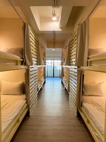 Shared room, mixed dormitory
